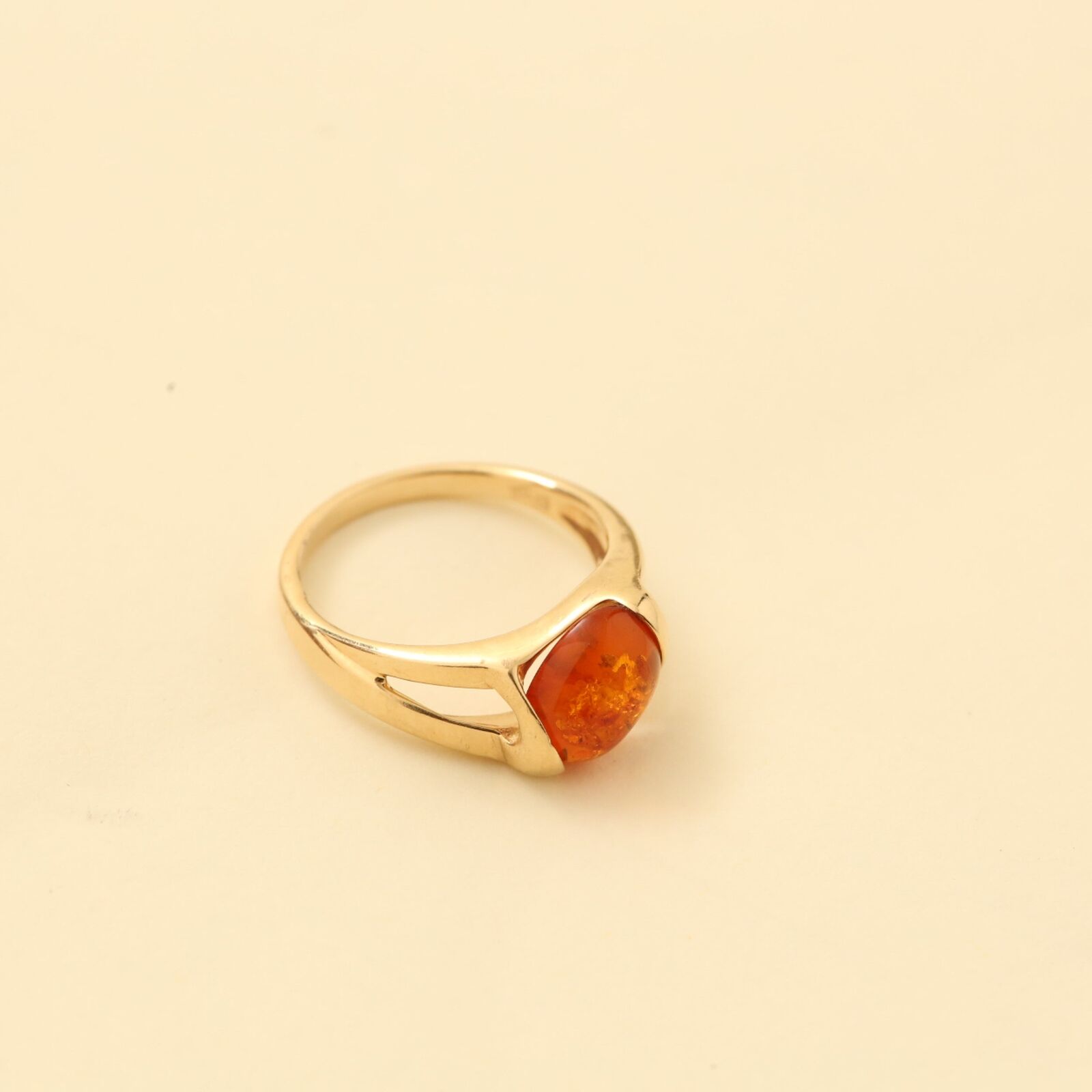 Ring with and amber in 14K Gold size 6¾ | Solid Gold | Minimalistic