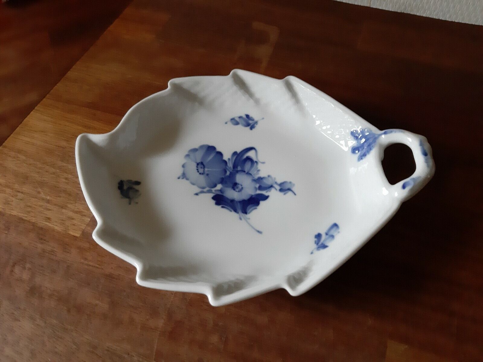 OLD 1923-28 Leaf shaped Dish BLUE FLOWER braided # 10- 8002 Royal Copenhagen 2nd