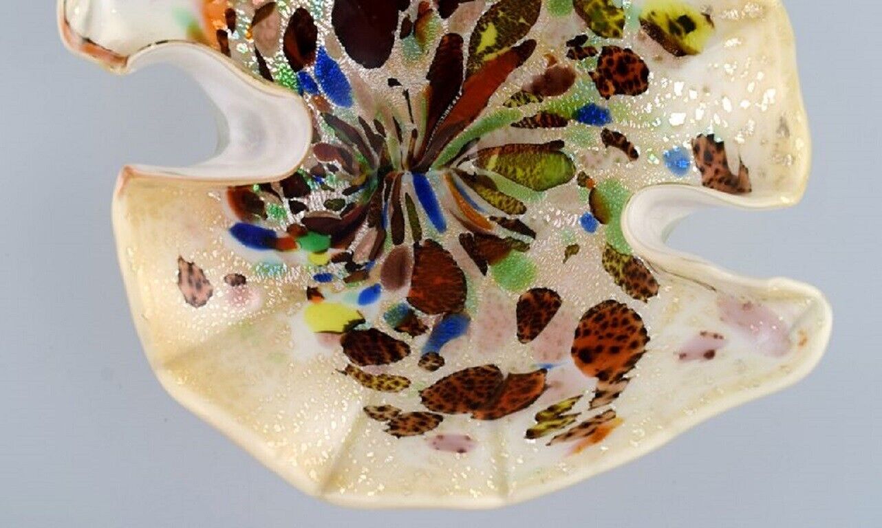 Organically-shaped Murano bowl in polychrome mouth blown art glass 1960s