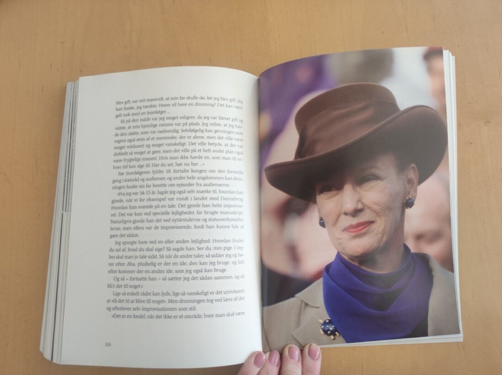 Royal Book Denmark Queen MARGRETHE Prince Henrik Frederik Joachim Alexandra Bo20