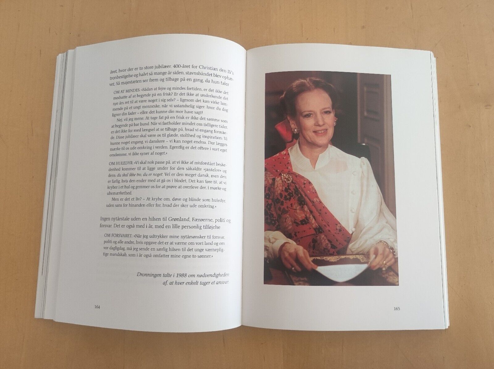 Royal Book Denmark Queen MARGRETHE Prince Henrik Frederik Joachim Alexandra Bo20