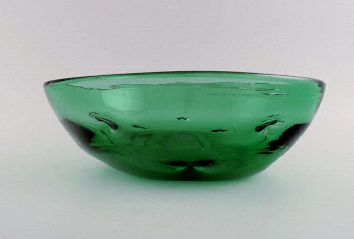 Scandinavian glass artist Unique bowl in green mouth-blown art glass