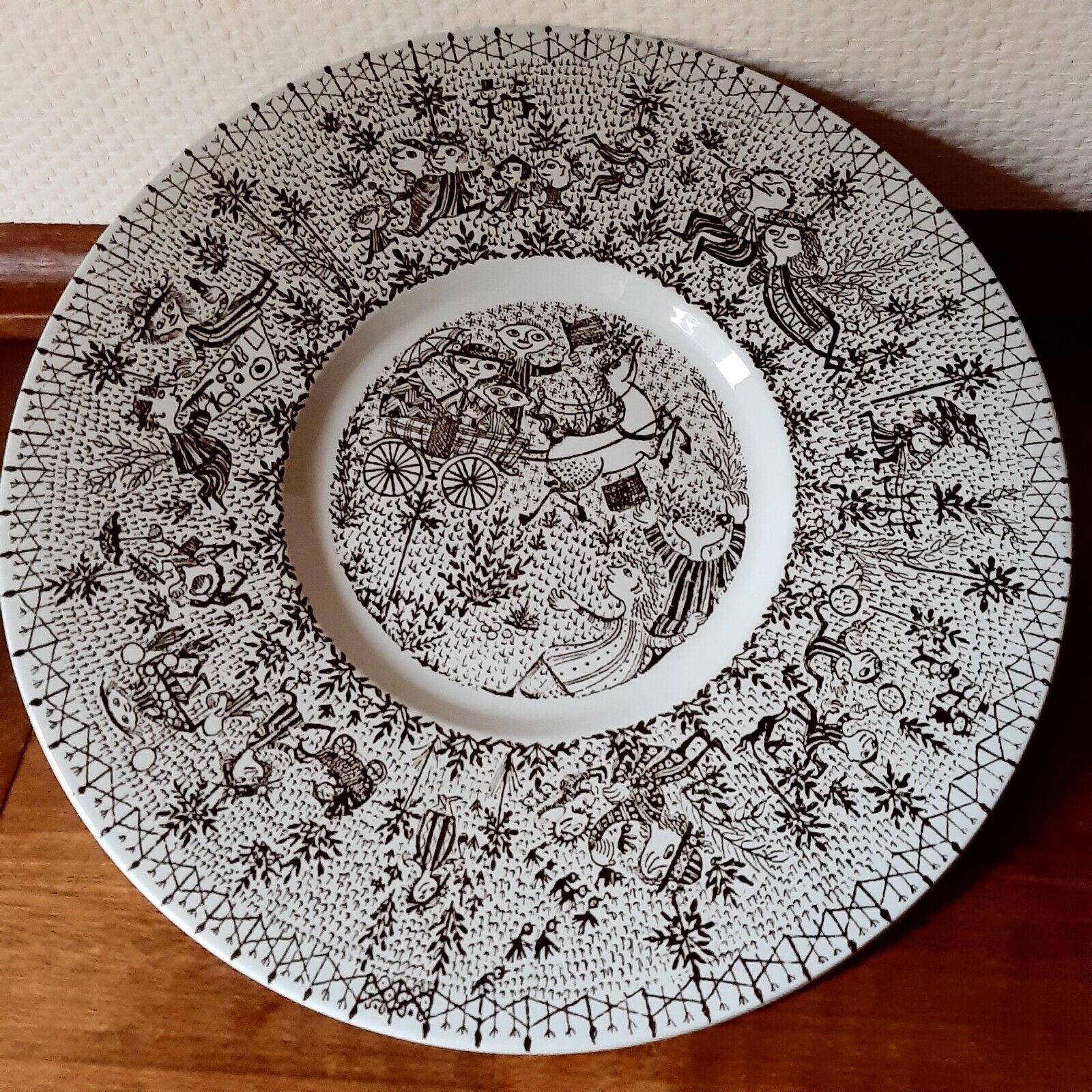 Round Dish / Wall Plate # 3055-152 BJORN WIINBLAD Nymolle Denmark