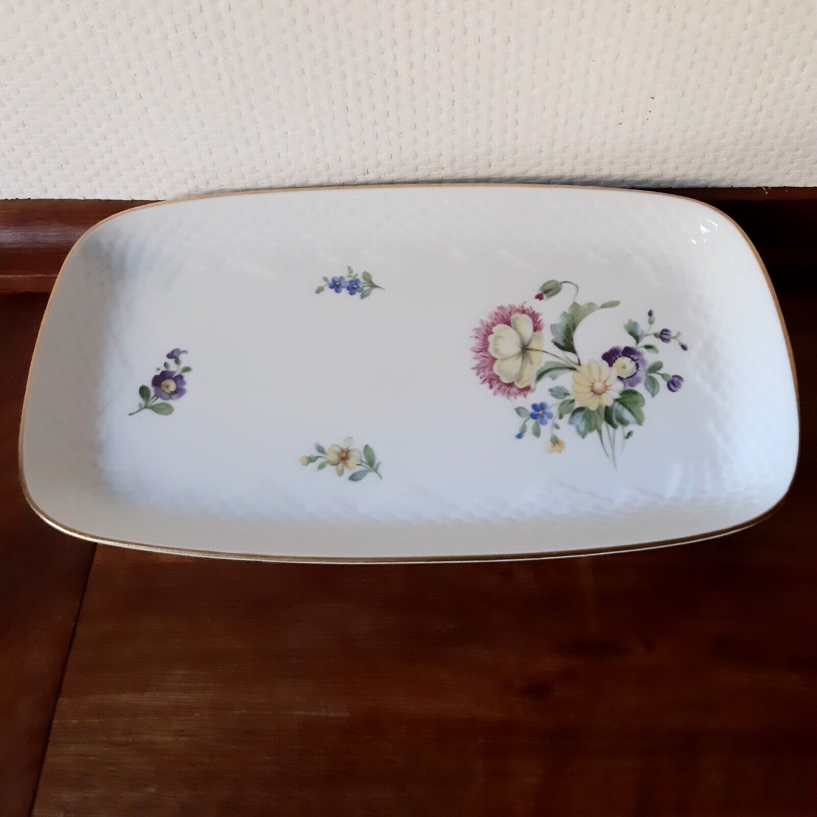 Saxon Flower White Oblong TRAY Bing  Grondahl Royal Copenhagen # 96 Fact 2