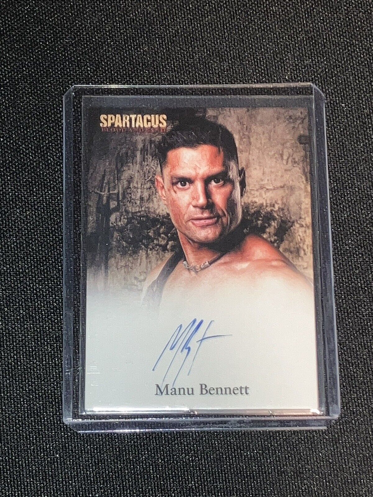 2009 SPARTACUS: BLOOD AND SAND AUTOGRAPH TRADING CARD SIGNED BY MANU BENNETT