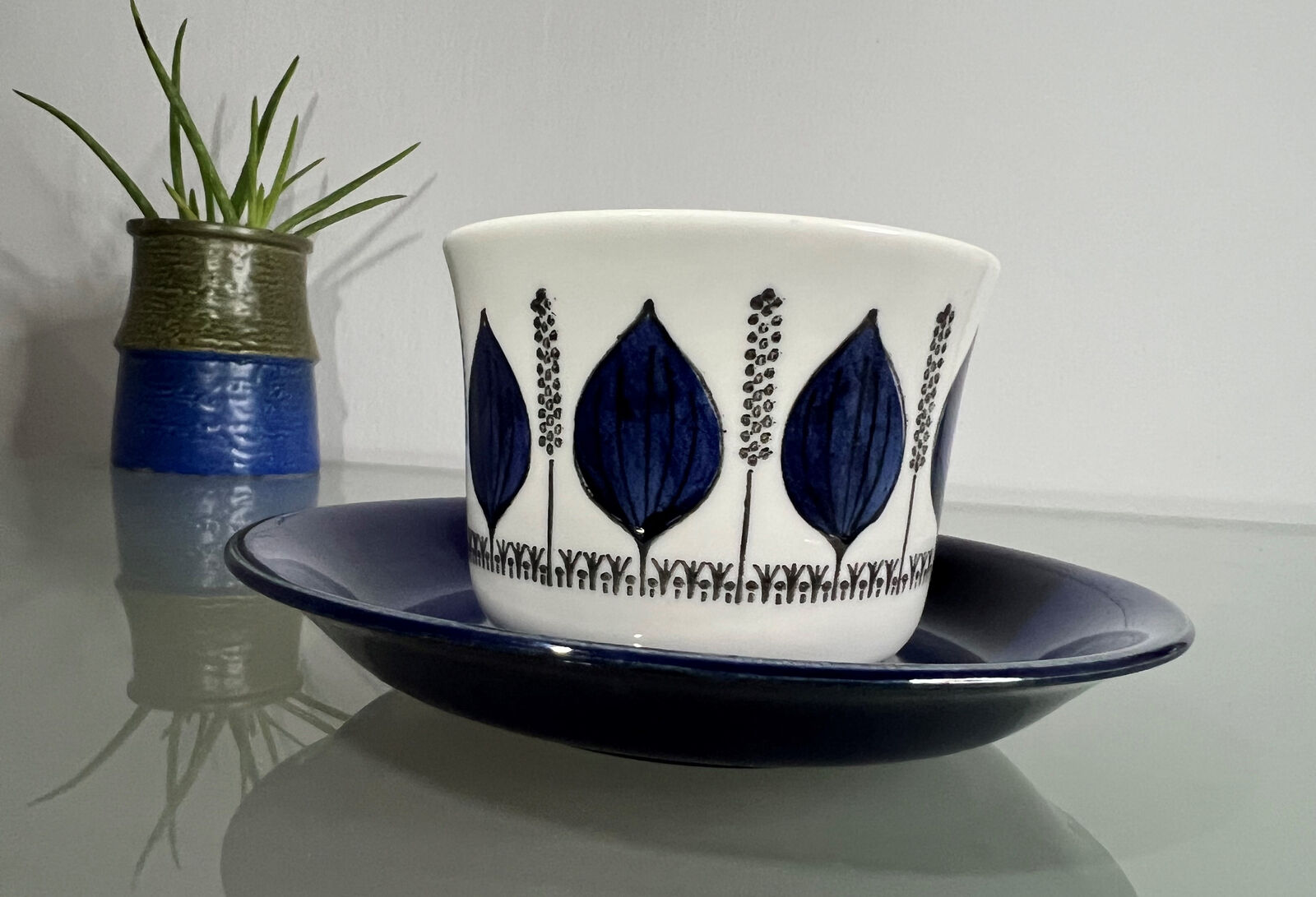 Gefle Groblad (Blue) Tea Cup with Saucer by Barbro Löfgren-Örtendahl
