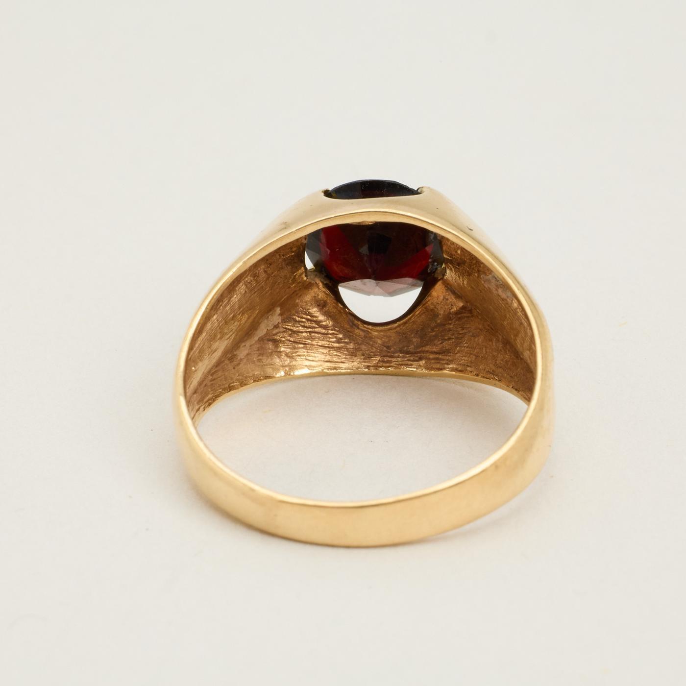 Ring with and garnet in 14K Gold size 6¾ | Real Genuine Gold