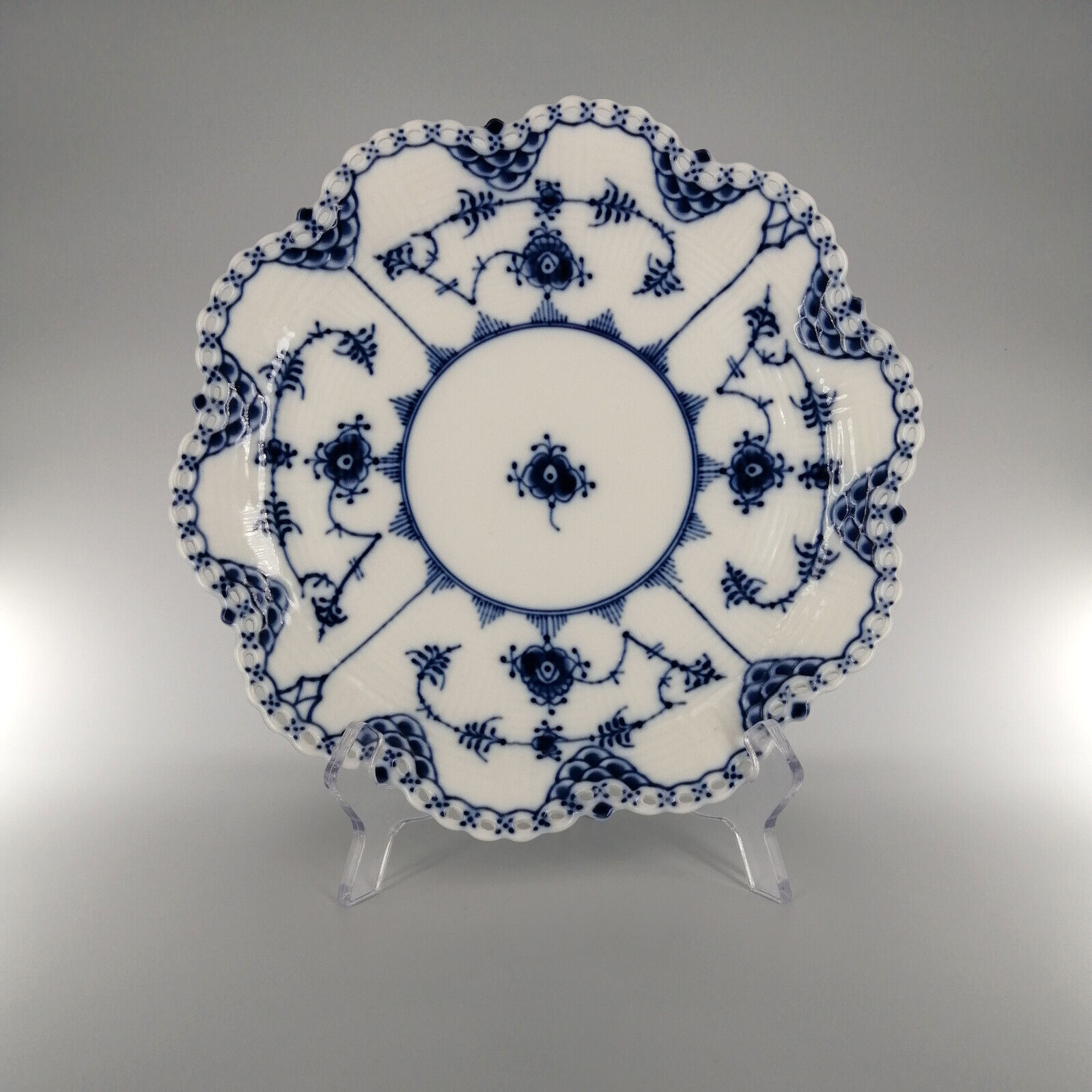 Royal Copenhagen Blue Fluted Full Lace Round Dish (25,5 cm) - #1/1062-abdk