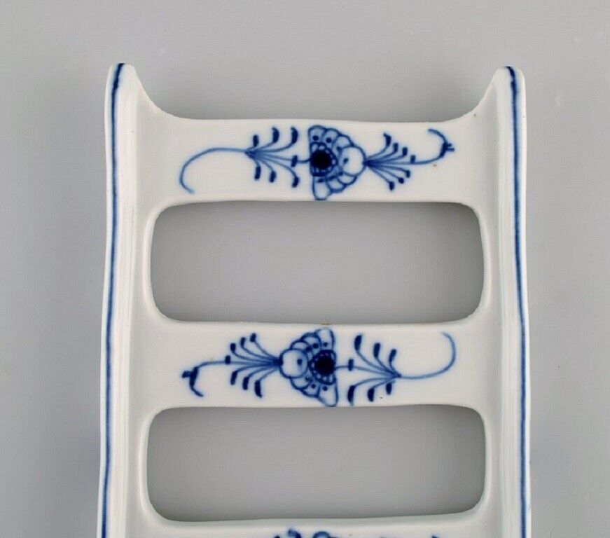 Presumably Meissen Blue Onion trivet in hand-painted porcelain Approx 1900