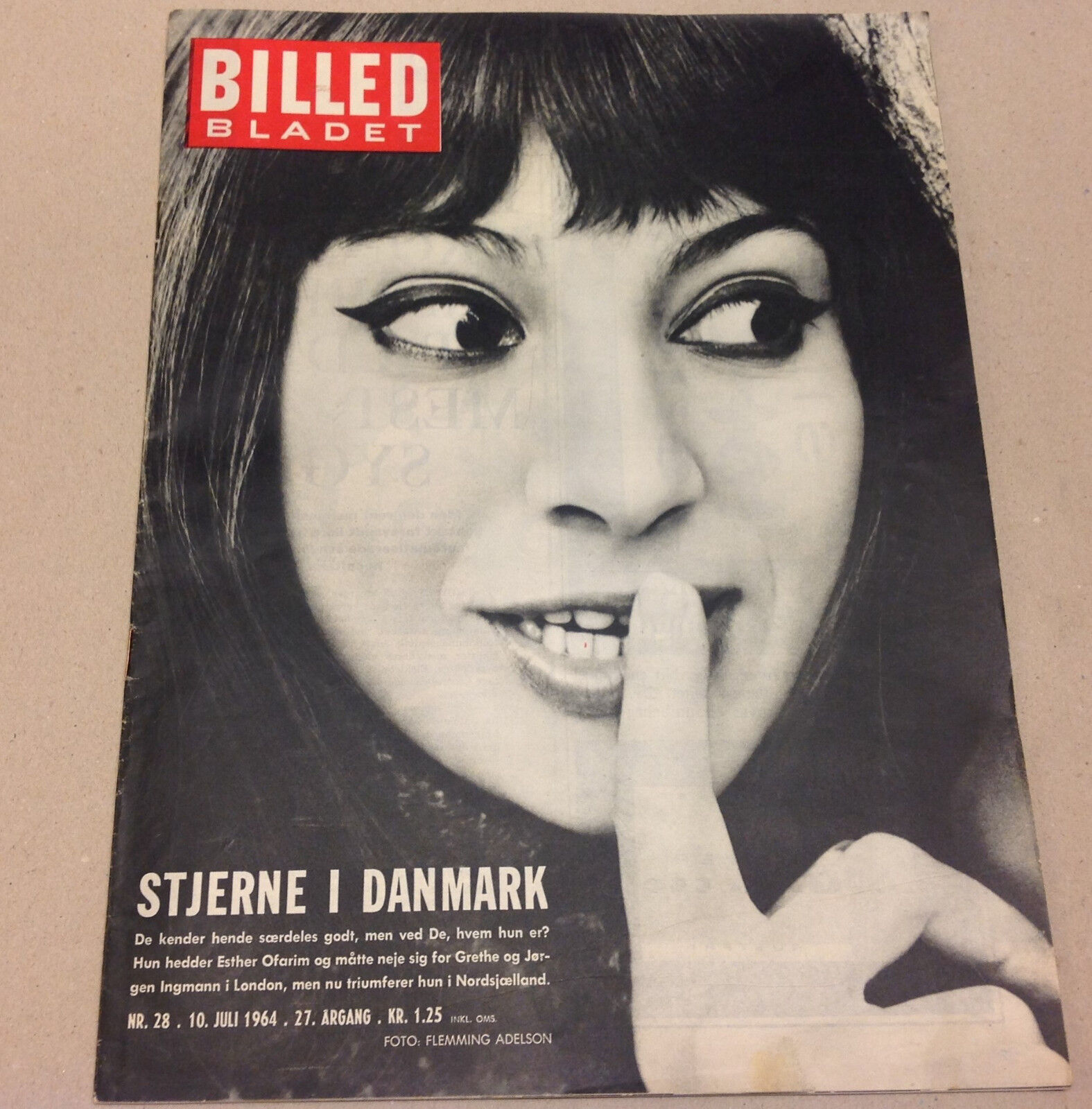 ESTHER OFARIM DENMARK VISIT FRONT COVER ON VINTAGE Magazine Billed-Bladet 1964