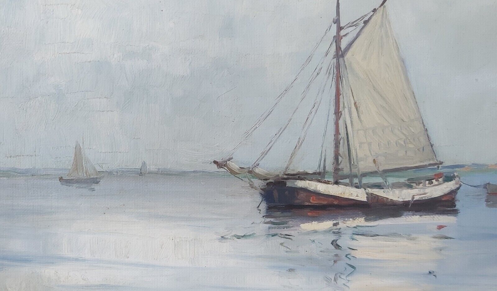 SMALL SAILBOAT FLOATS ON SEA