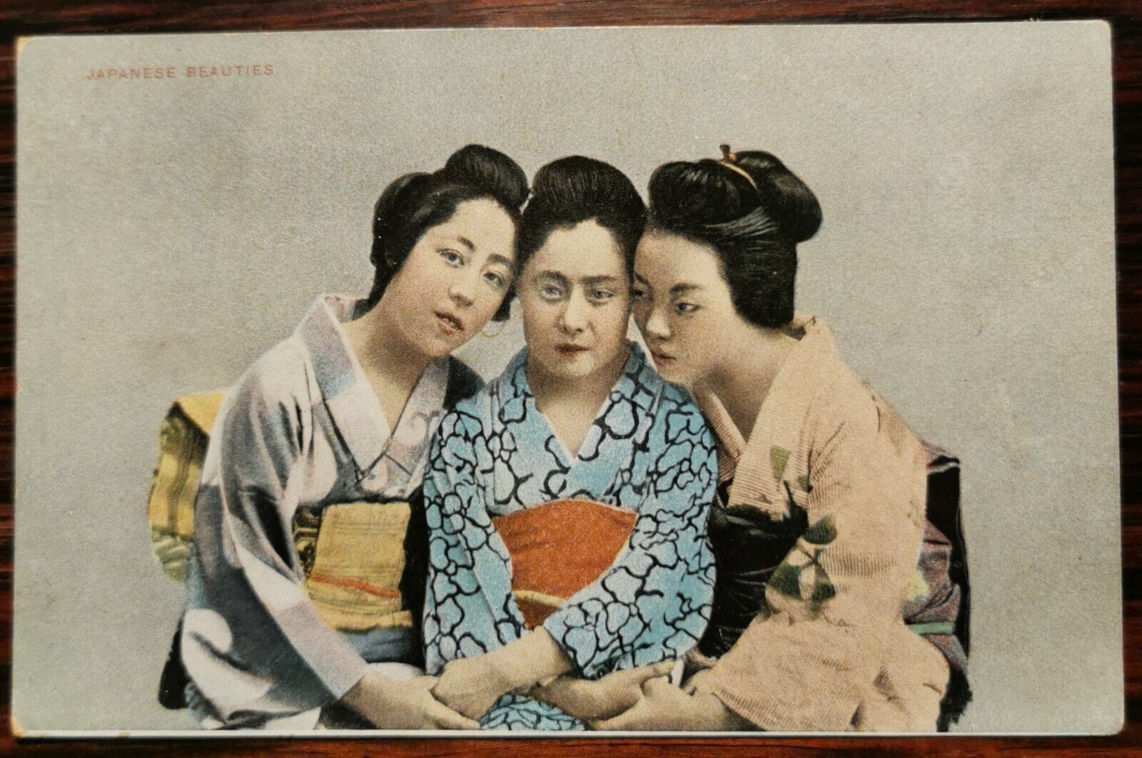 Vintage postcard: Japanese beauties in colorful dresses c 1910 pok559