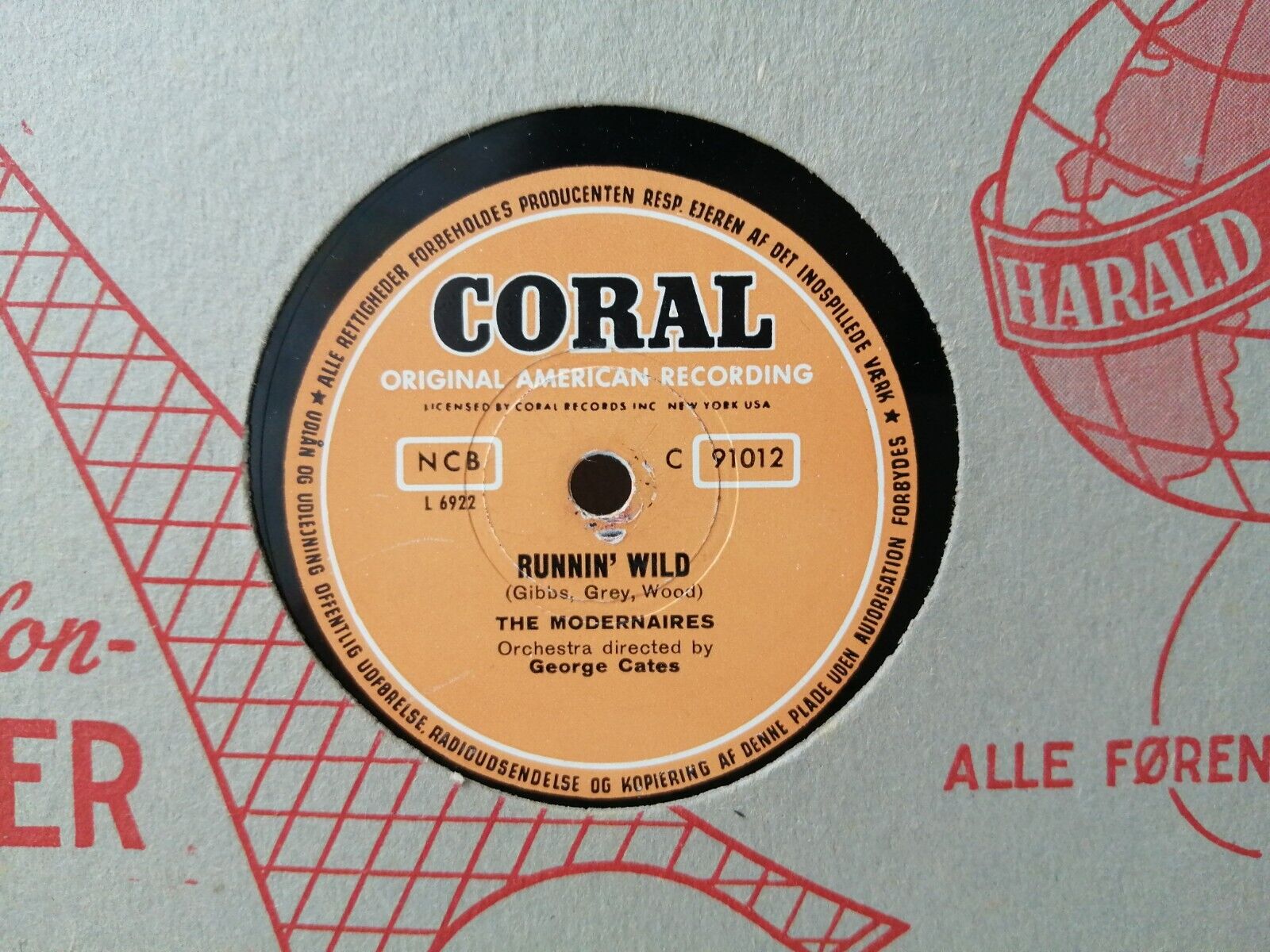 78 RPM  shellac The Modernaires :Runnin' Wild /New Juke Box Saturday Night