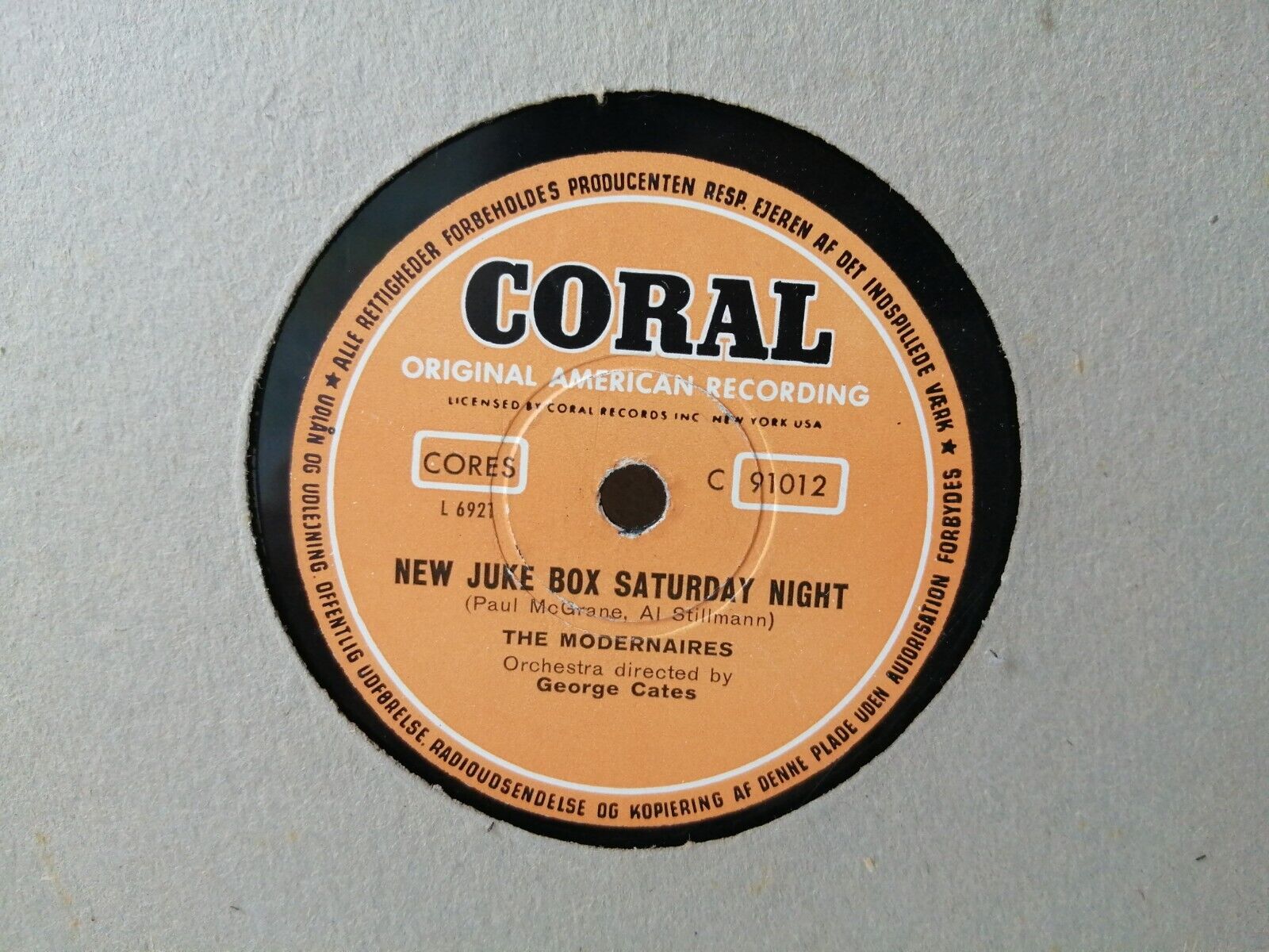 78 RPM  shellac The Modernaires :Runnin' Wild /New Juke Box Saturday Night