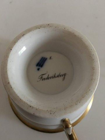 Royal Copenhagen Antique Cup with Handpainted decoration of Frederiksborg Castle