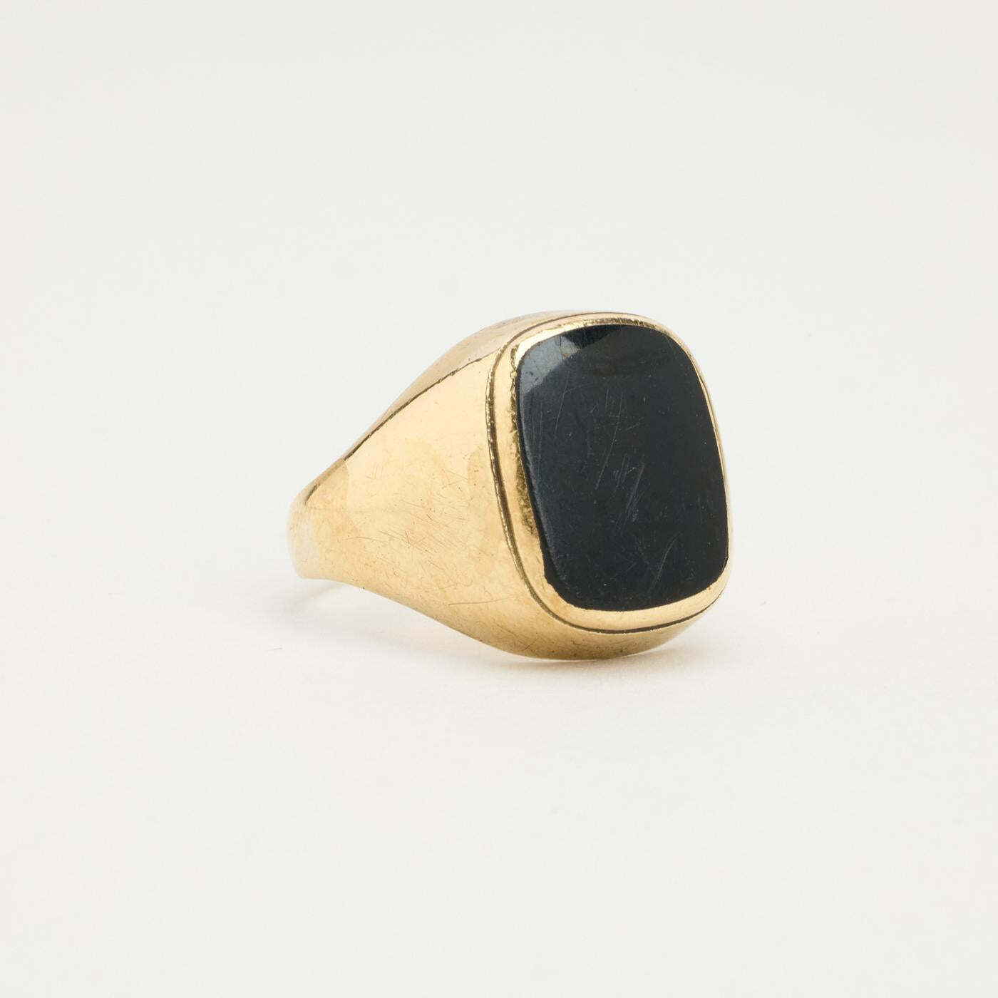 Ring with and onyx in 8K Gold size 8½ | Vintage Solid Gold | Quality