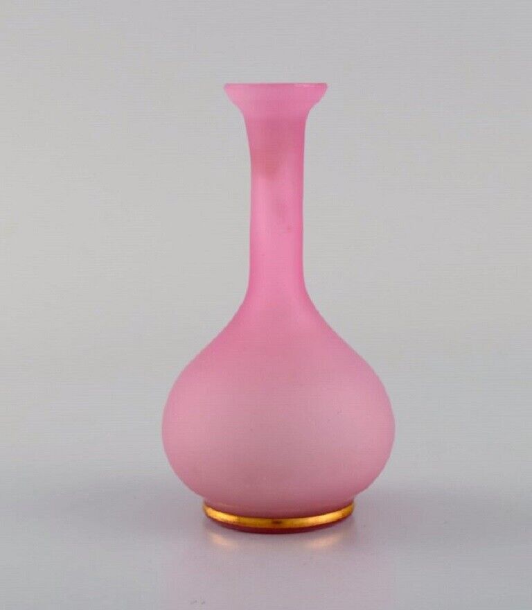 Two vases and two flacons in pink mouth-blown art glass decorated with gold