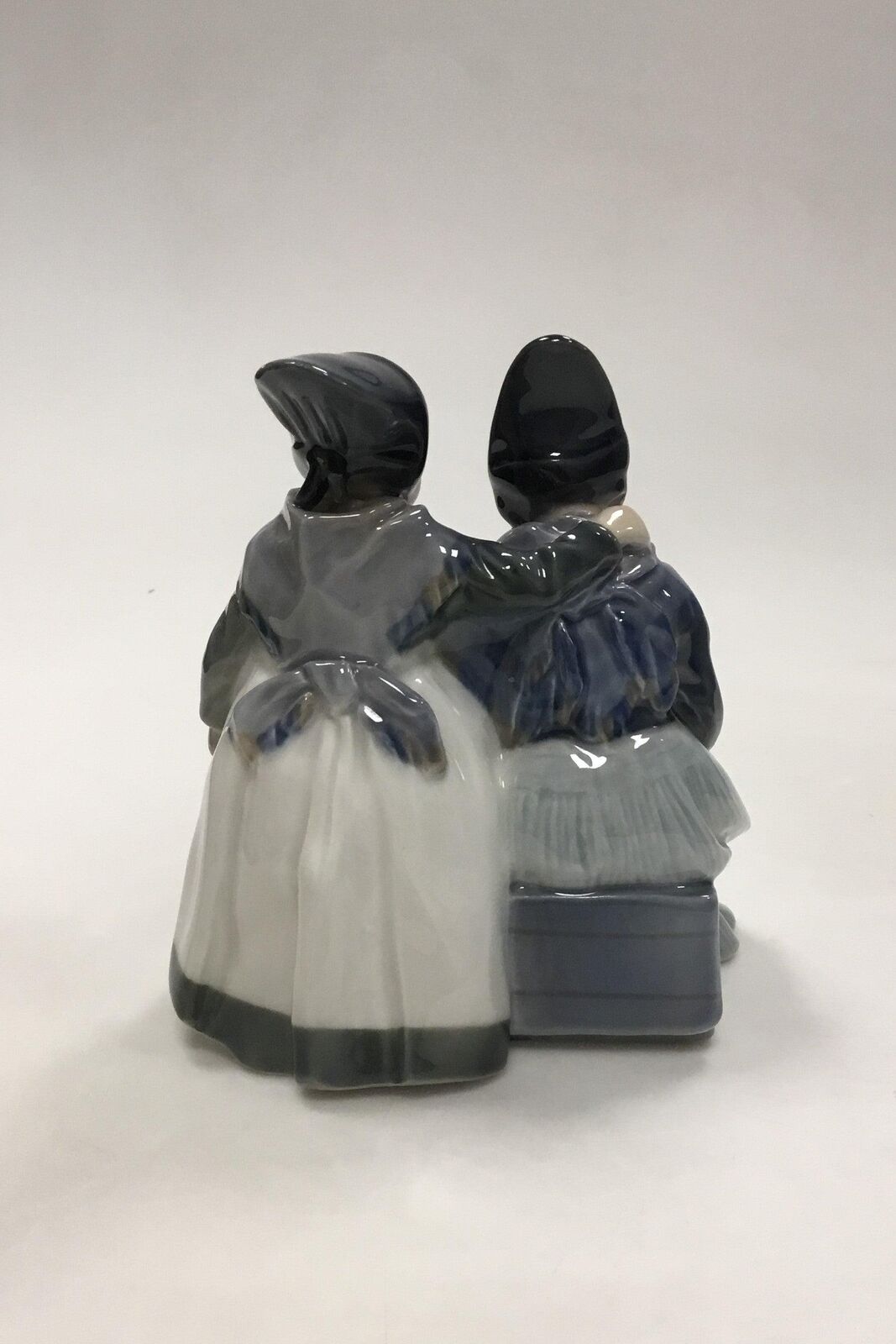 Royal Copenhagen Figurine Reading Amager Girls No 1395