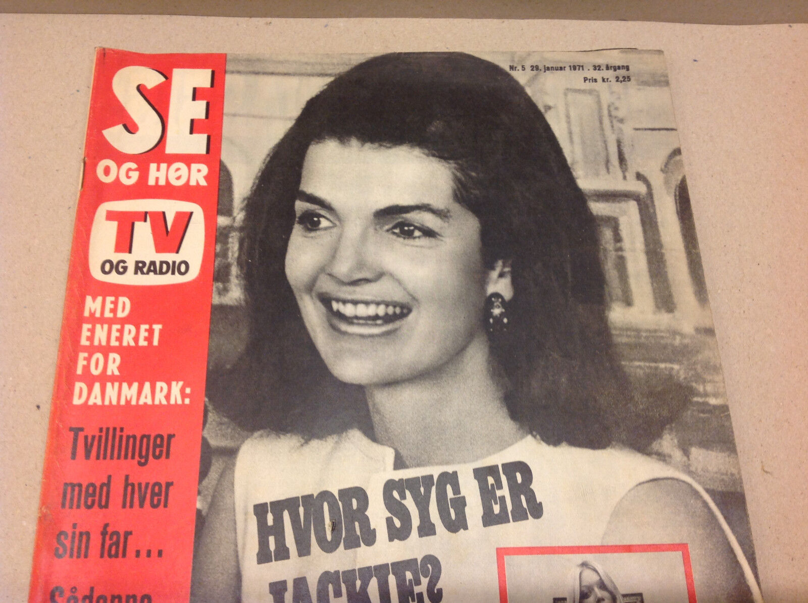 JACKIE KENNEDY JACKIE ONASSIS CANCER RUMORS FRONT COVER OF Danish Magazine 1971