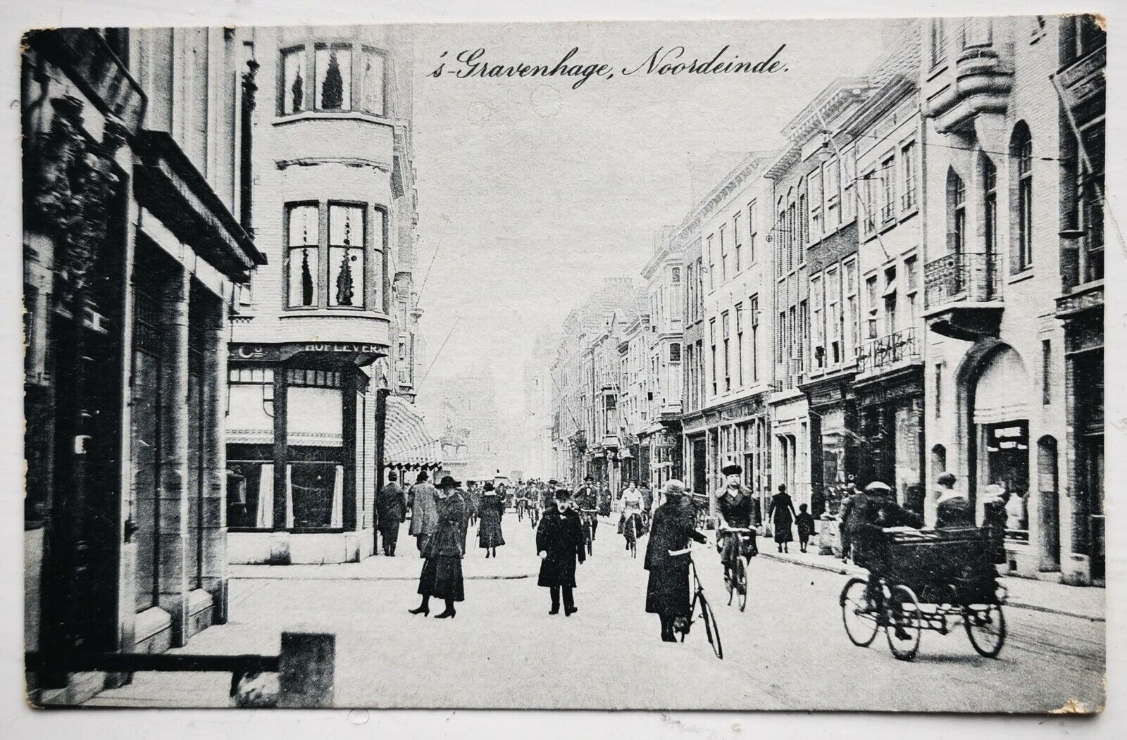 VIntage postcard: People in the streets Gravenhage Netherlands c 1910  P1065