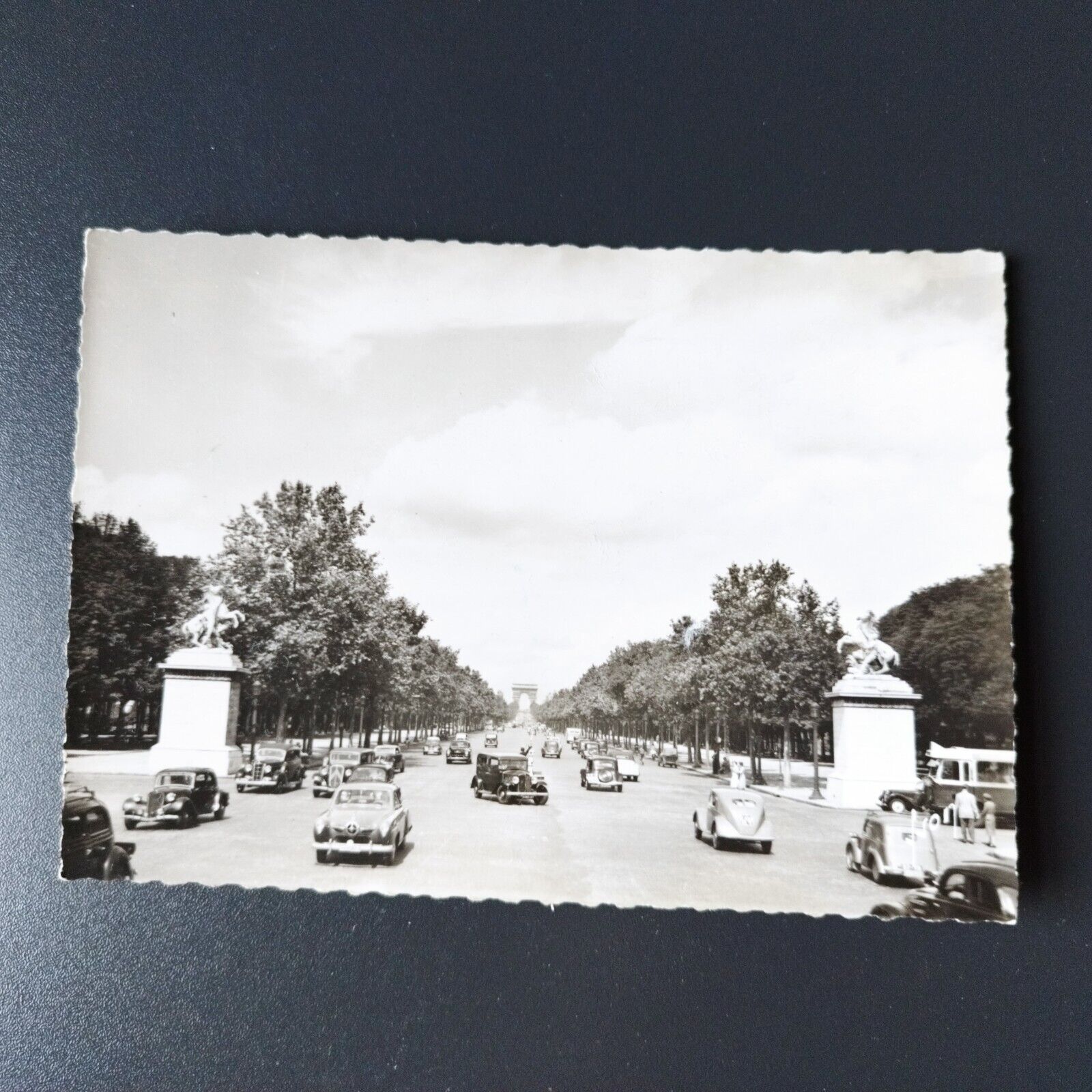 FranceParis Champs -Elysée et Arc de Triomphe de L'Étoile1957-IB604