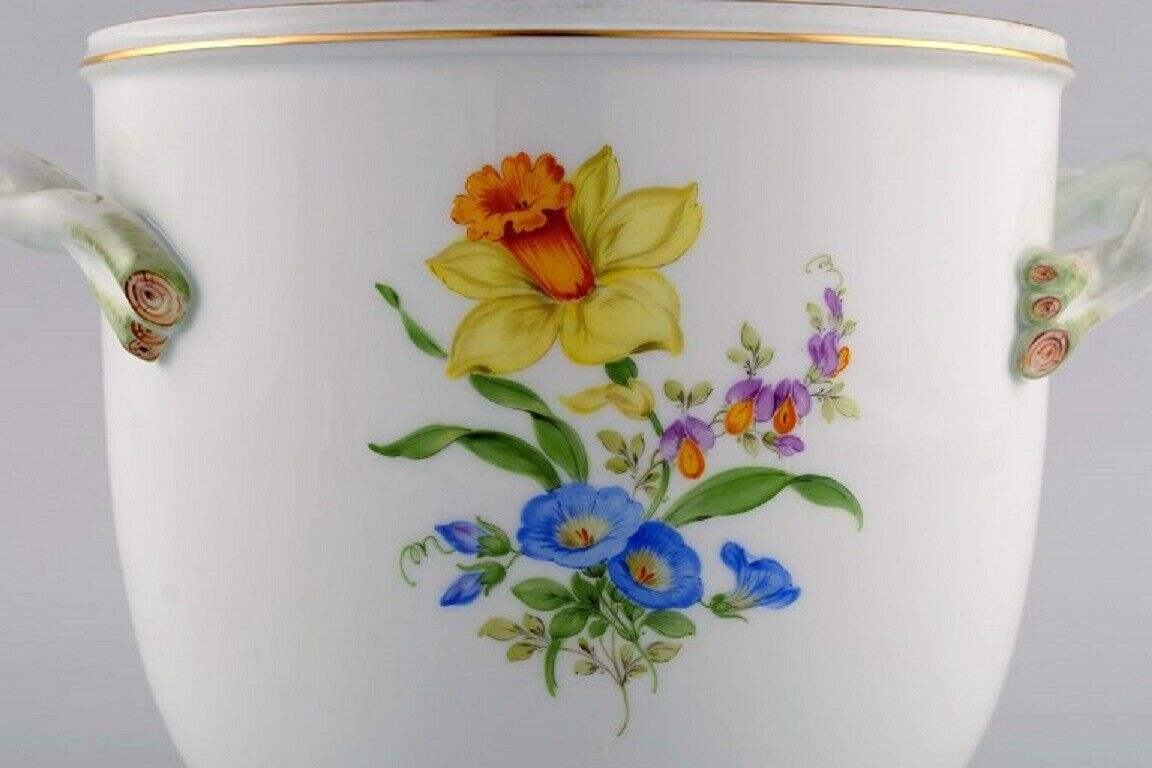 Meissen wine / champagne cooler in hand-painted porcelain with flowers