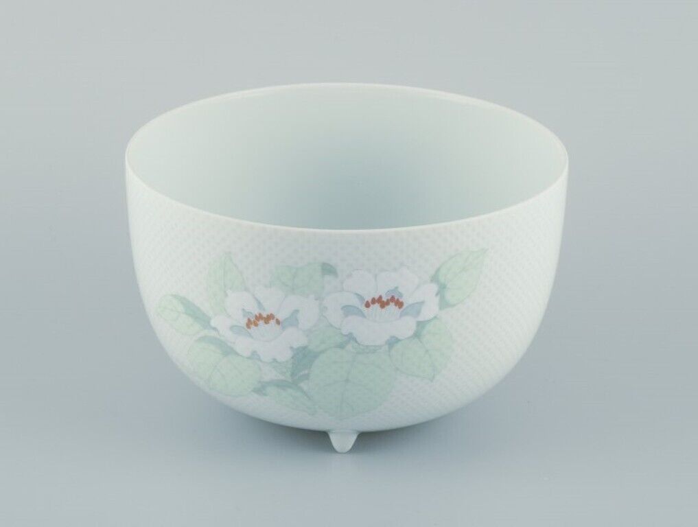 Tapio Wirkkala Rosenthal Studio-linie Porcelain bowl on three feet dated 2000