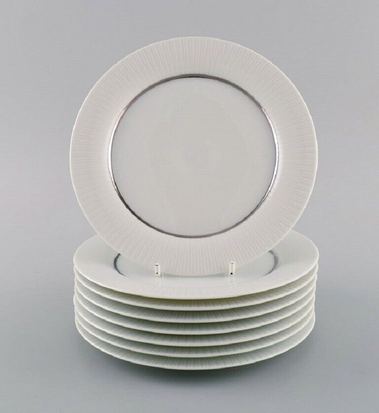 Tapio Wirkkala for Rosenthal Eight rare Modulation plates in porcelain