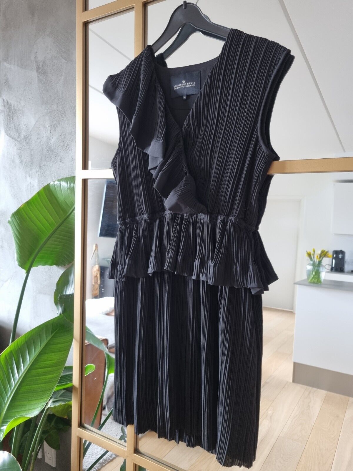 **Designers Remix** Black Pleated Mid Length Dress Size 40