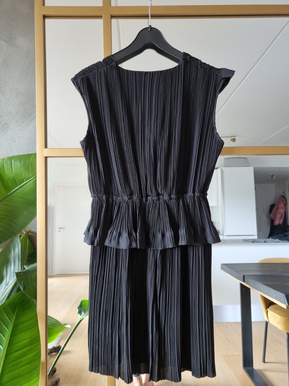 **Designers Remix** Black Pleated Mid Length Dress Size 40