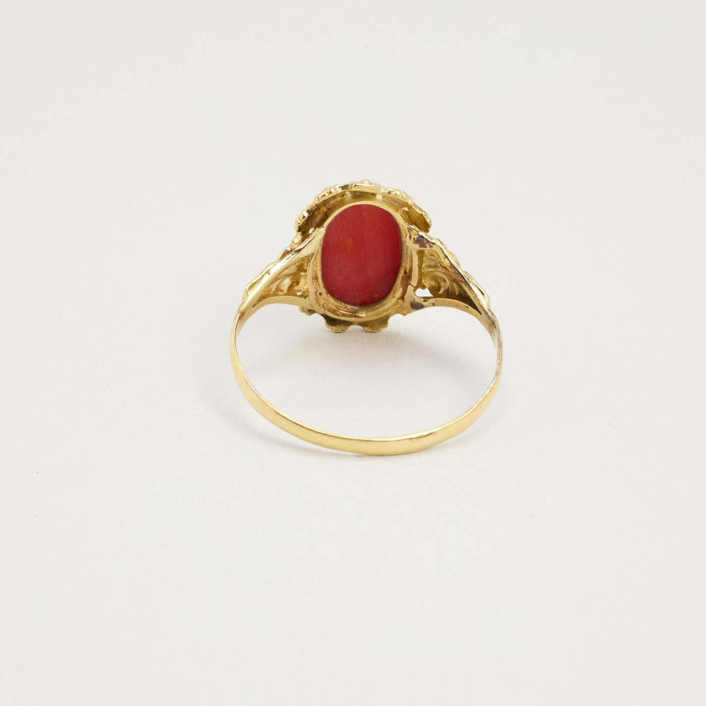 Ring with and coral in 14K Gold size 7¼ | Vintage Solid Gold