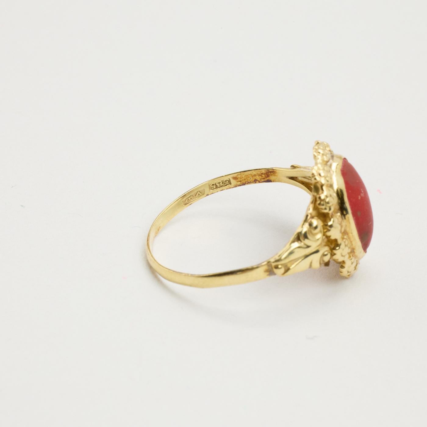 Ring with and coral in 14K Gold size 7¼ | Vintage Solid Gold