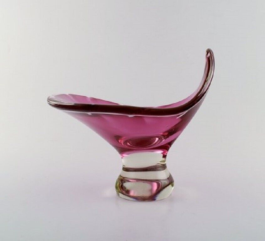 Paul Kedelv for Flygsfors Pink bowl in asymmetric shape Swedish design 1955