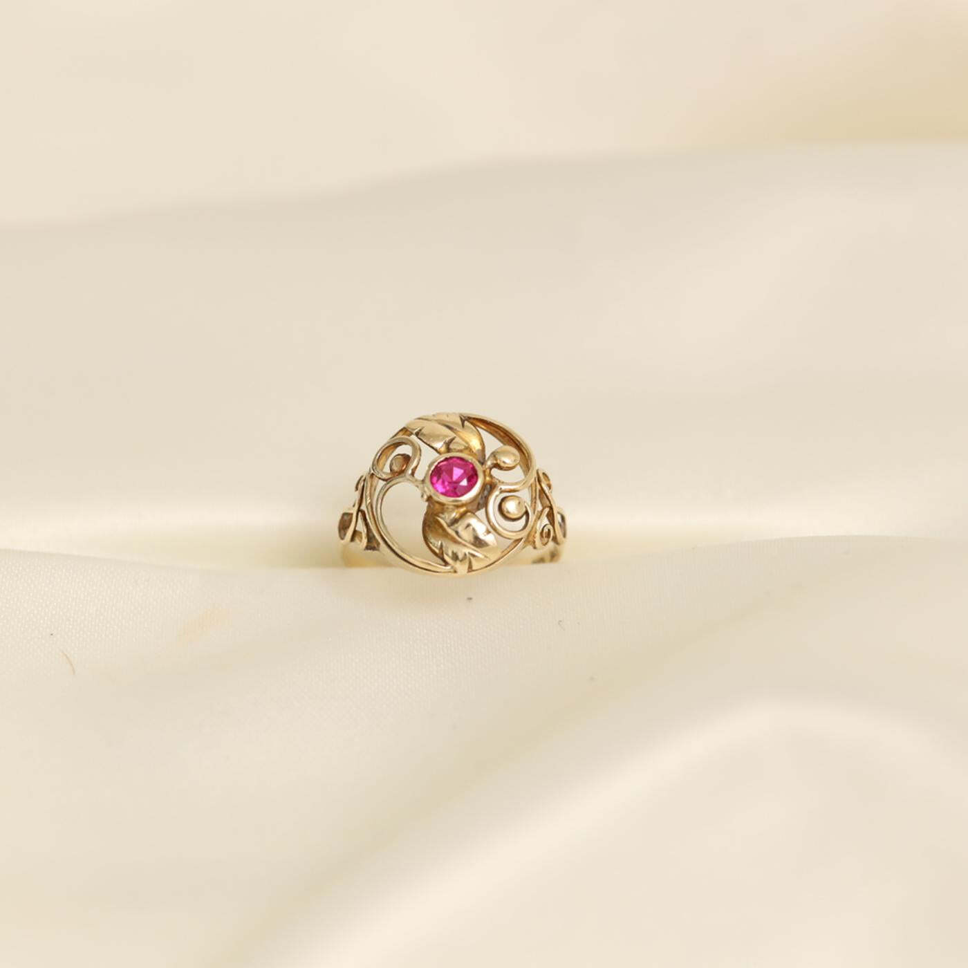 Ring with and synthetic ruby in 14K Gold size 6 | Real Genuine Gold