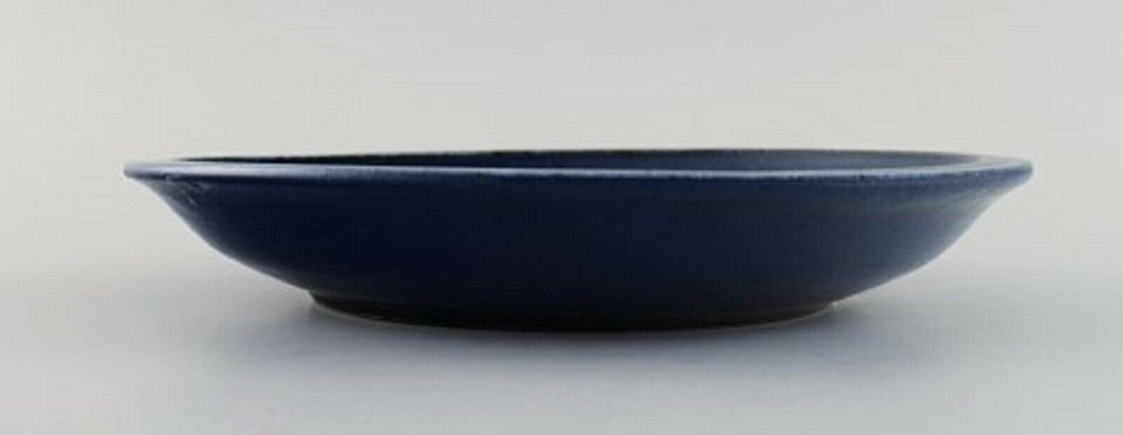 Round Saxbo dish in glazed stoneware Beautiful glaze in deep blue shades