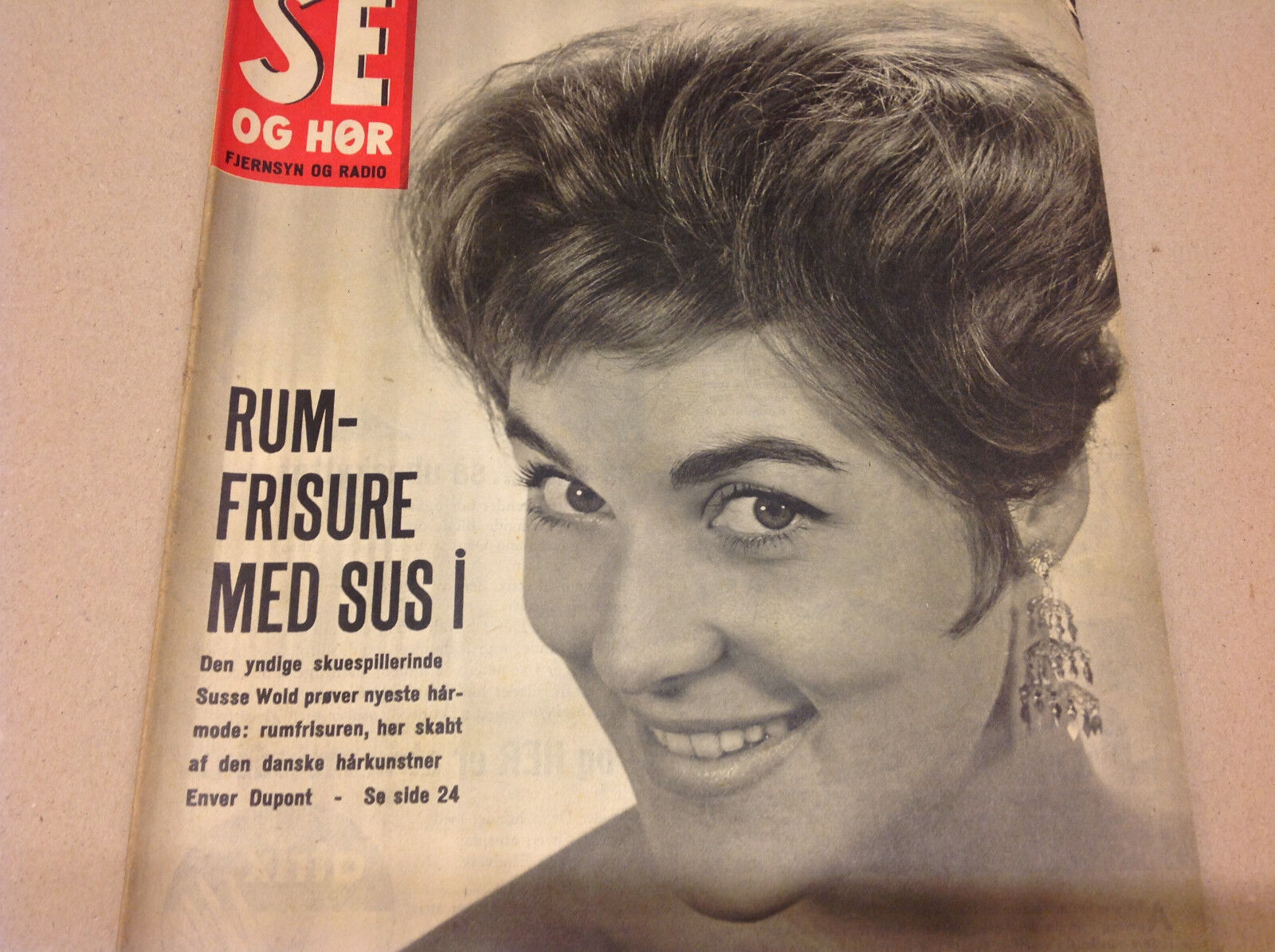 SUSSE WOLD ACTRESS AND SINGER DENMARK FRONT COVER VINTAGE Danish Magazine 1961