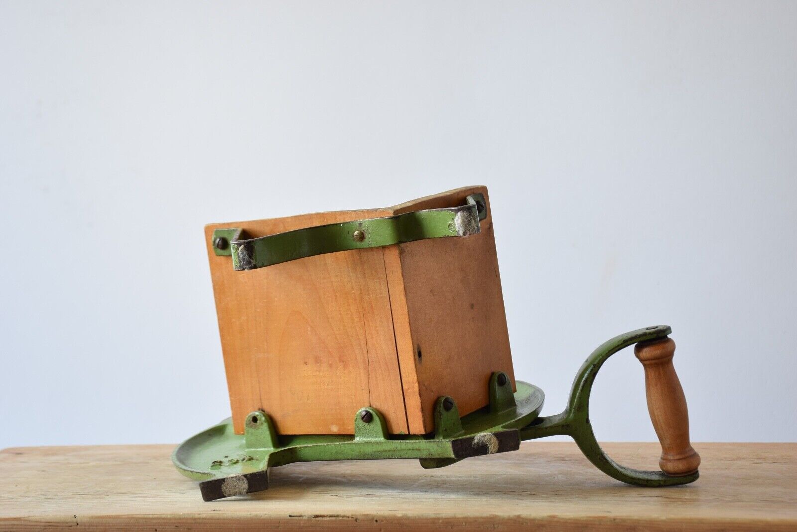 Original Vtg RAADVAD Bread Slicer Cutter Danish Green Short 294 Great Condition!