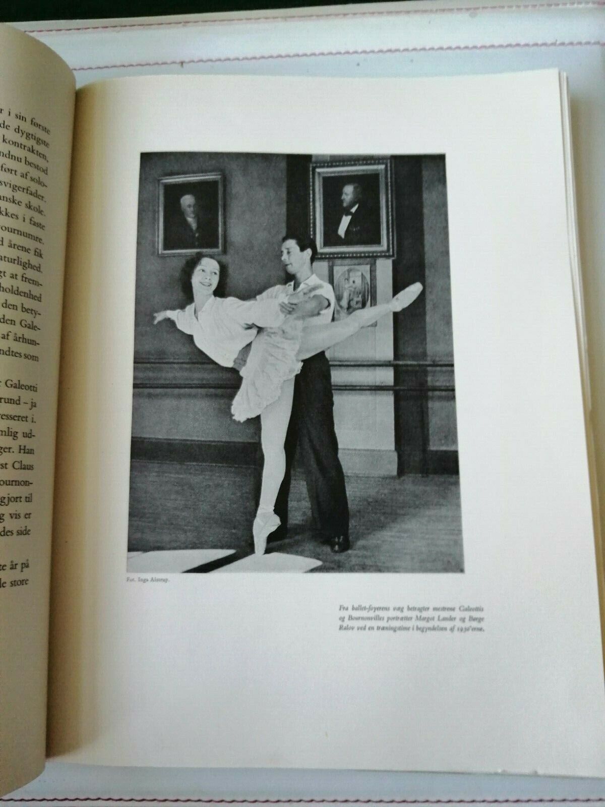 MARGOT LANDERFamous ballerinaAuthor :Svend Kragh- JacobsenIllustrated1948