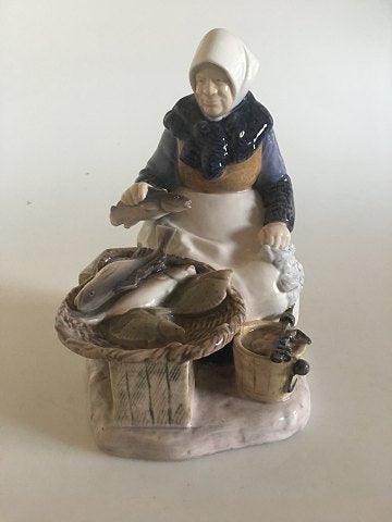 Bing  Grondahl Figurine Fisherwoman No 2233