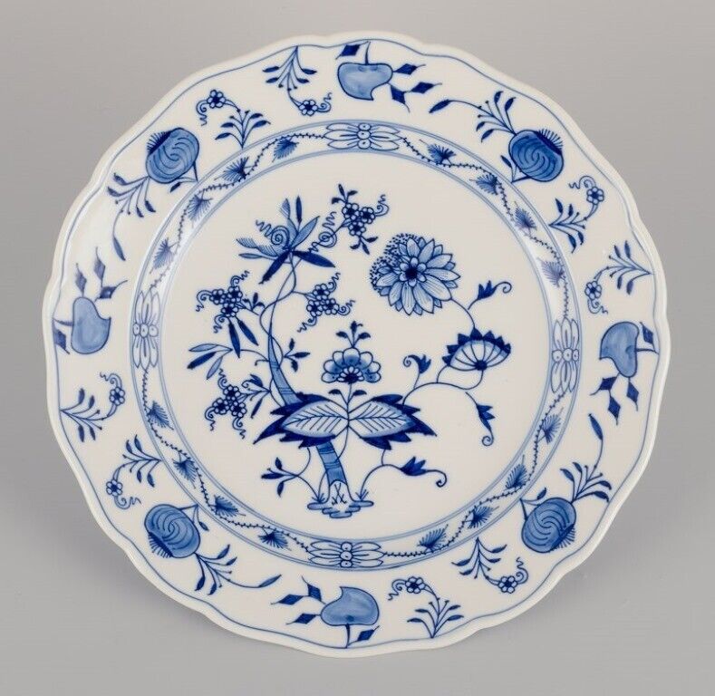 Meissen, Germany. Blue Onion pattern. Four dinner plates in porcelain.