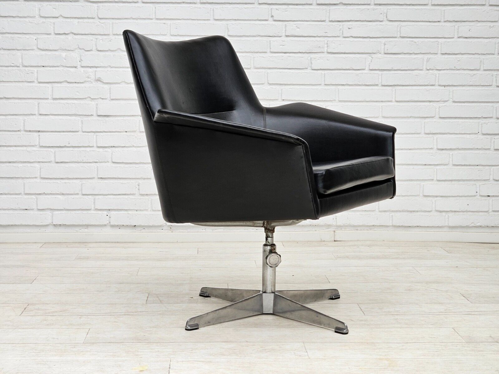 1960s, scandinavian design, swivel chair, original condition, artificial leather