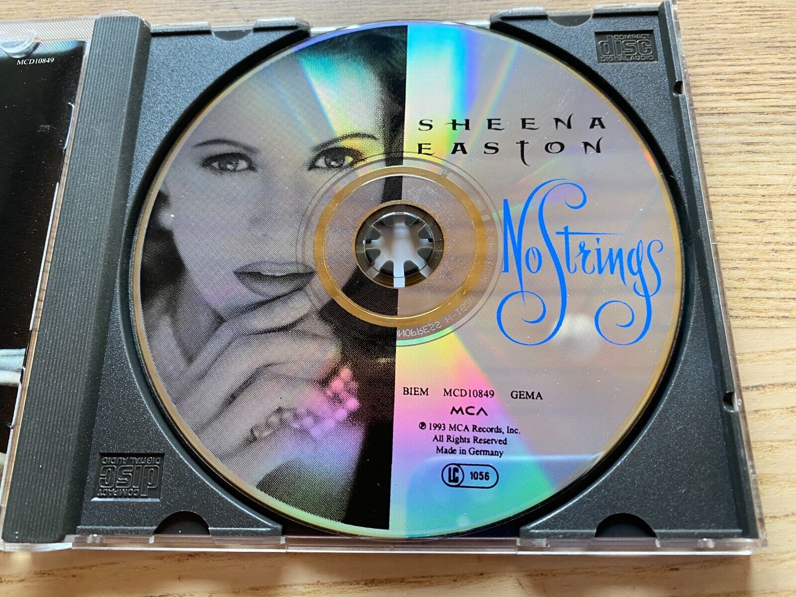 SHEENA EASTON "NO STRINGS" 1993 CD ALBUM 11 TRACKS MCA RECORDS PICTURE CD DISC**