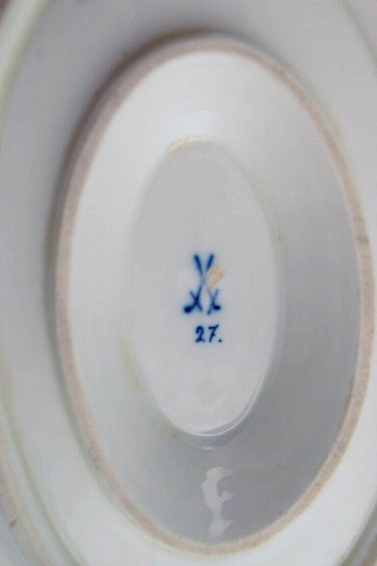 Antique Meissen Blue Onion sauce bowl in hand-painted porcelain Late 19th C