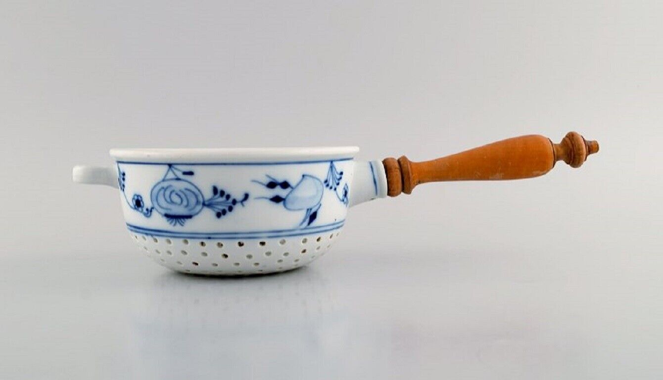 Presumably Meissen Blue Onion sifter in hand-painted porcelain