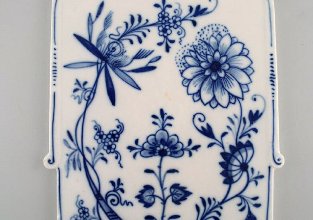 Rare Meissen Blue Onion butter board in hand-painted porcelain Late 19th C