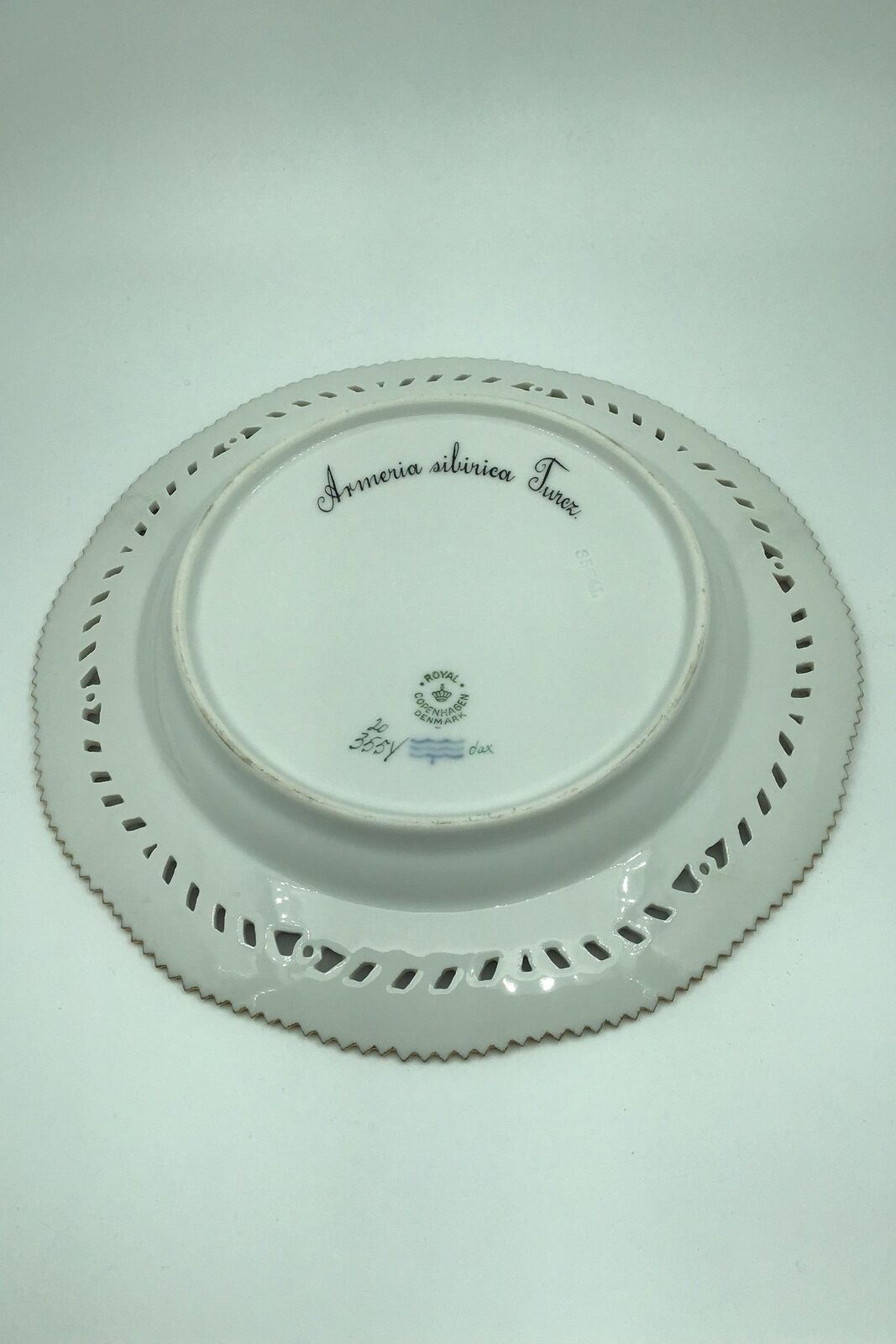 Royal Copenhagen Flora Danica Lunch plate No 20/3554 with pierced rim