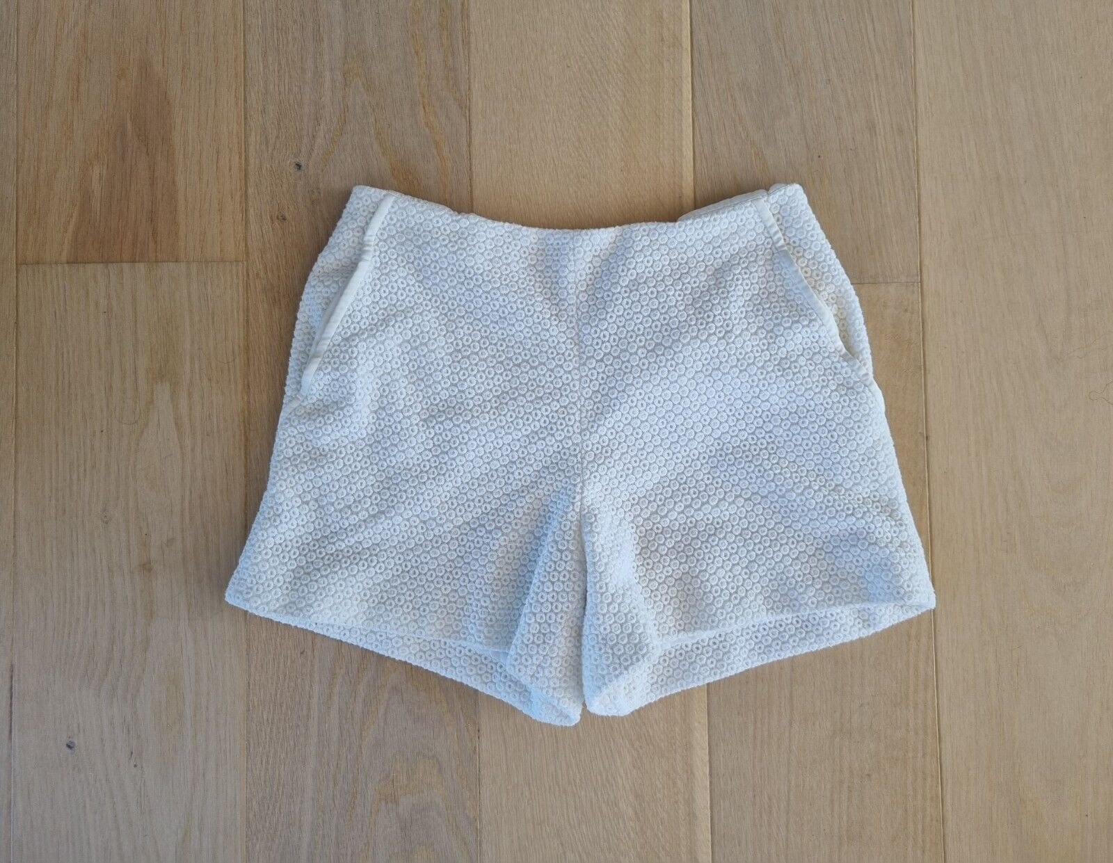 **Rag  Bone** White Cotton English Embroidery Shorts Size 0 DE34