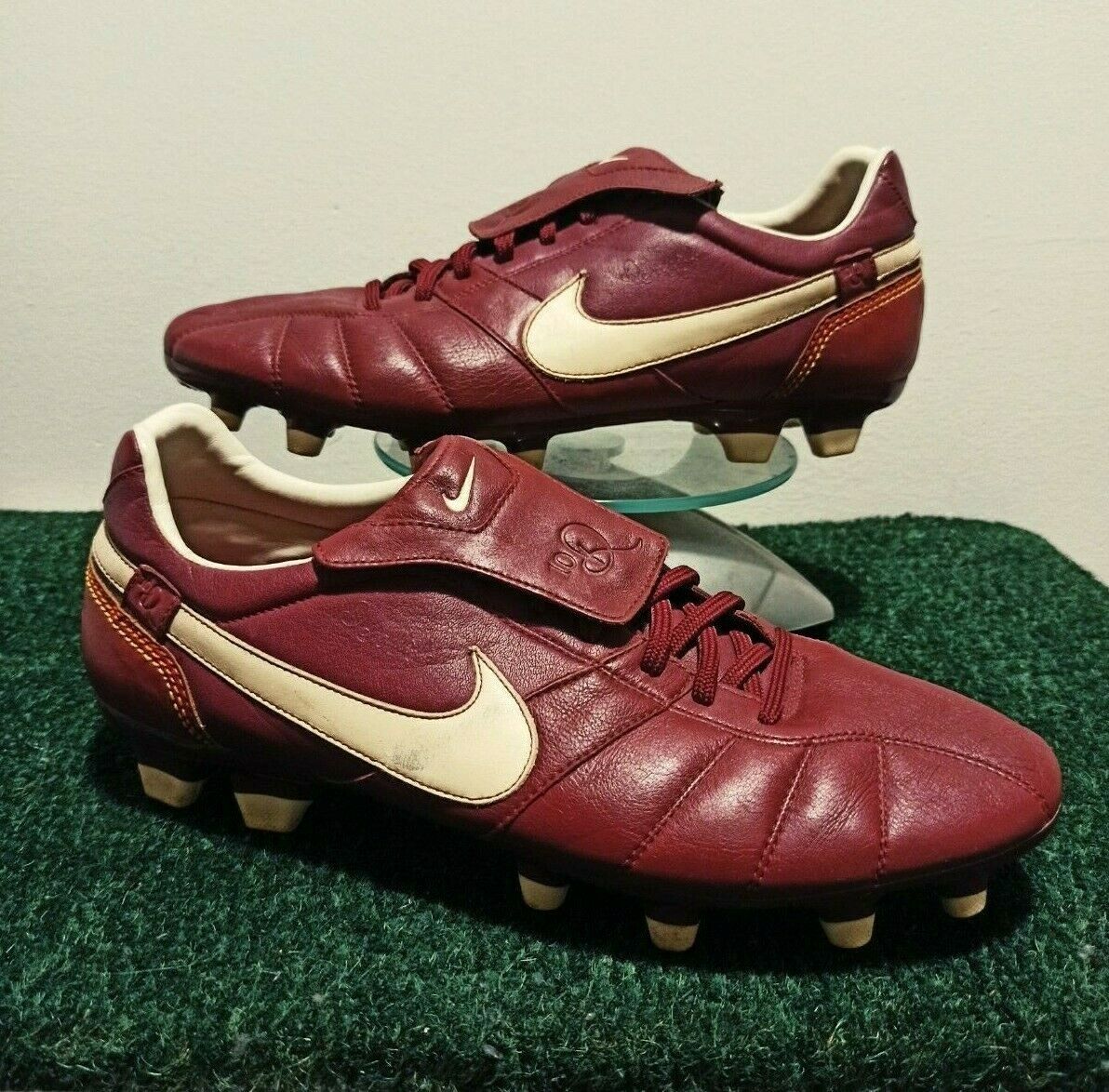 NIKE TIEMPO R10 RONALDINHO RED FOOTBALL BOOTS - SIZE US 12 EU 46