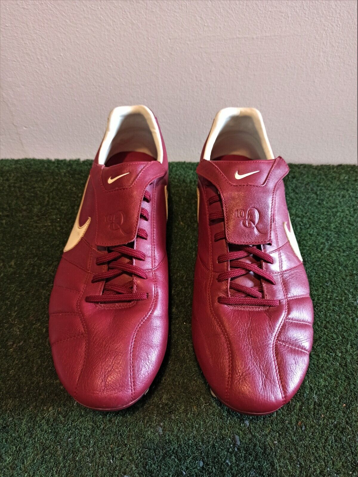 NIKE TIEMPO R10 RONALDINHO RED FOOTBALL BOOTS - SIZE US 12 EU 46