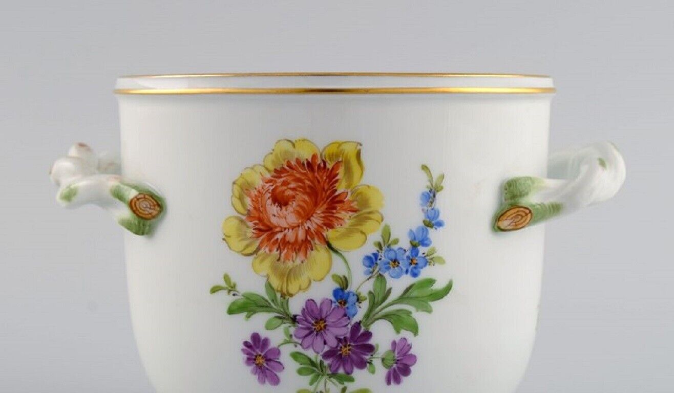 Meissen wine cooler and vase in hand-painted porcelain with flowers